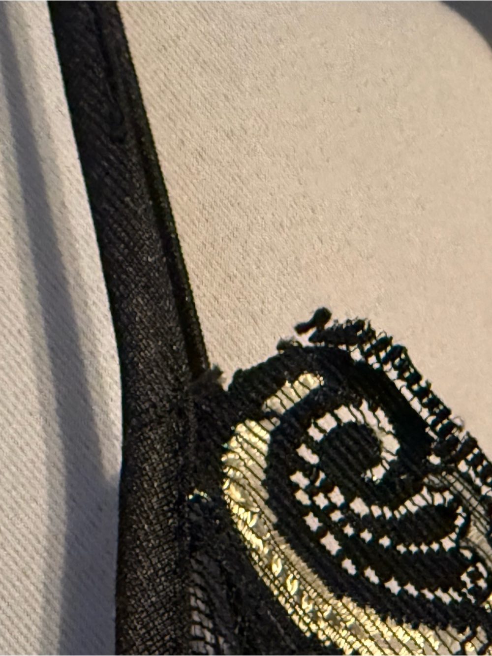 Vintage Lady Cameo Dallas Black Slip with Gold Accents Size Medium - Picture 5 of 13